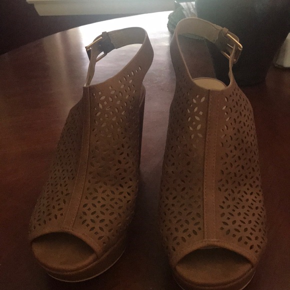 Torrid wedges - Picture 1 of 3